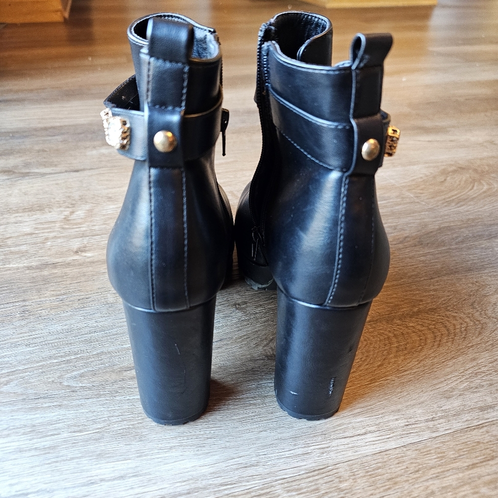 Juicy Couture Leather Zip Python Ankle Boots Chun… - image 6